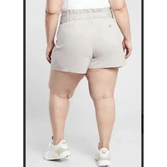 Athleta Shorts Skyline II Wrap Tie Waist Beige Plus Size 18 - Picture 4 of 11